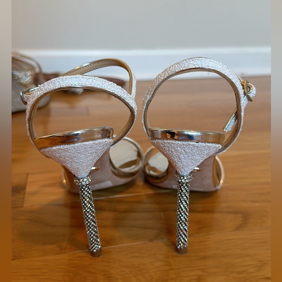 PRICE DROP Badgley Mischka Olympia Embellished Sandals in White Glitter Sz 8.5 - Picture 2 of 4